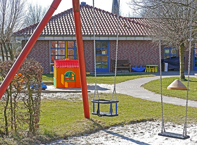 houpačka a pískoviště